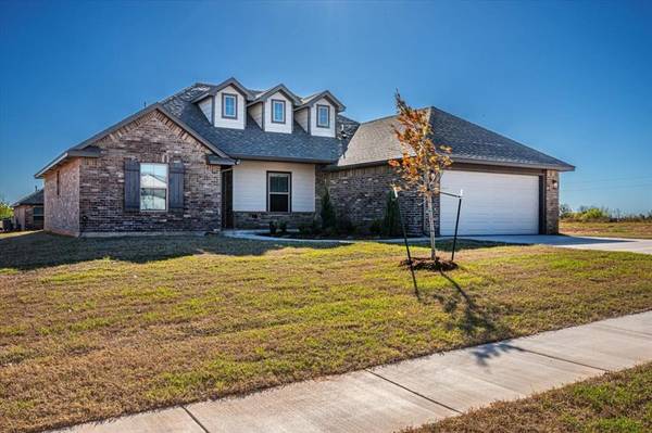 2024 W Flintrock Way, Mustang, OK 73064