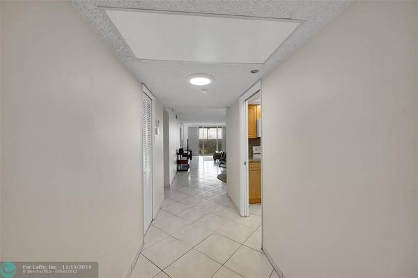 Pompano Beach, FL 33069,3520 Oaks Way  #806