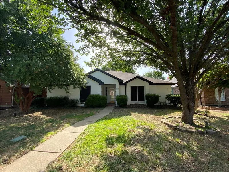 1038 Essex Drive, Cedar Hill, TX 75104