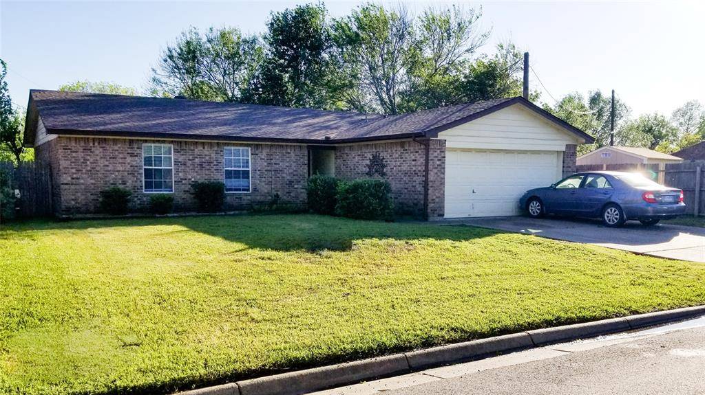 208 Freedom Lane, Arlington, TX 76002