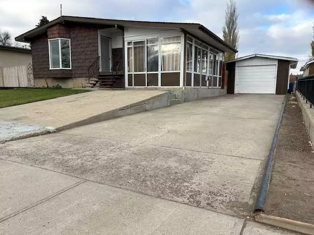 Brooks, AB T1R 0N4,24 9 AVE W