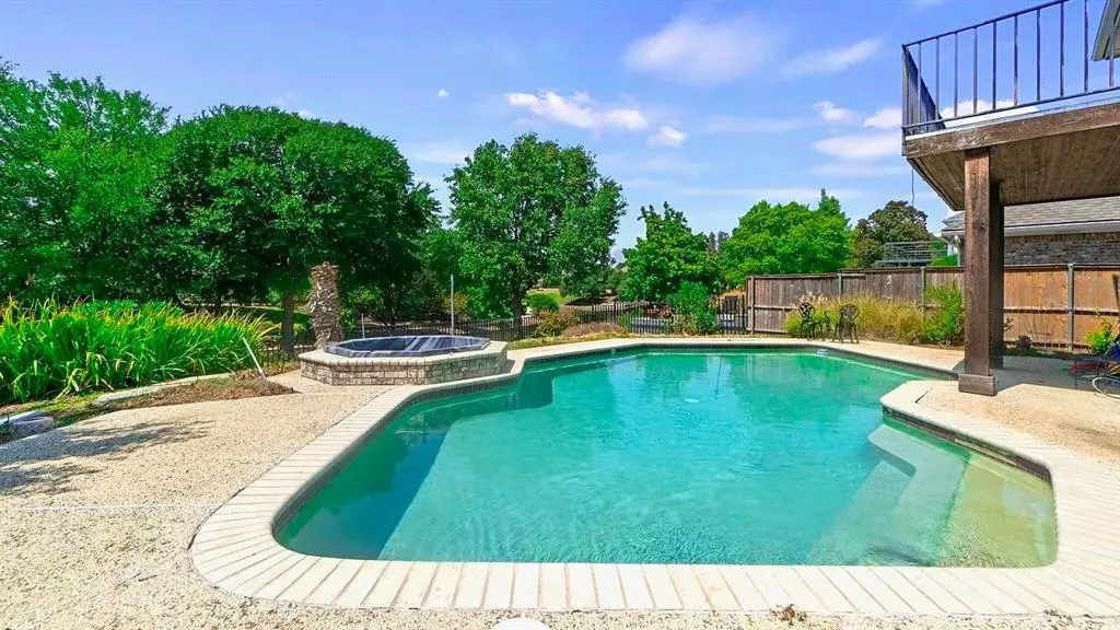 841 Canyon Crest Drive, Irving, TX 75063