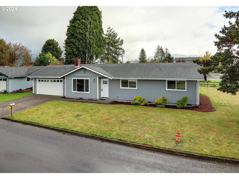 909 MEADOW AVE, Tillamook, OR 97141