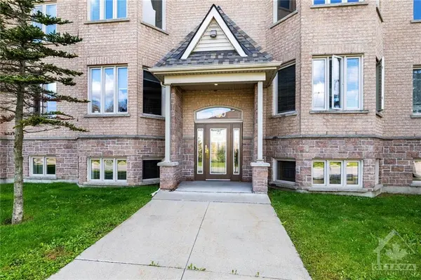 190 RUSTIC HILLS CRES #8, Ottawa, ON K4A 0B9