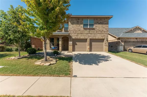 3052 Wakecrest Drive, Fort Worth, TX 76108