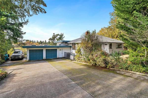 4186 Blenkinsop Rd, Saanich, BC V8X 2C4