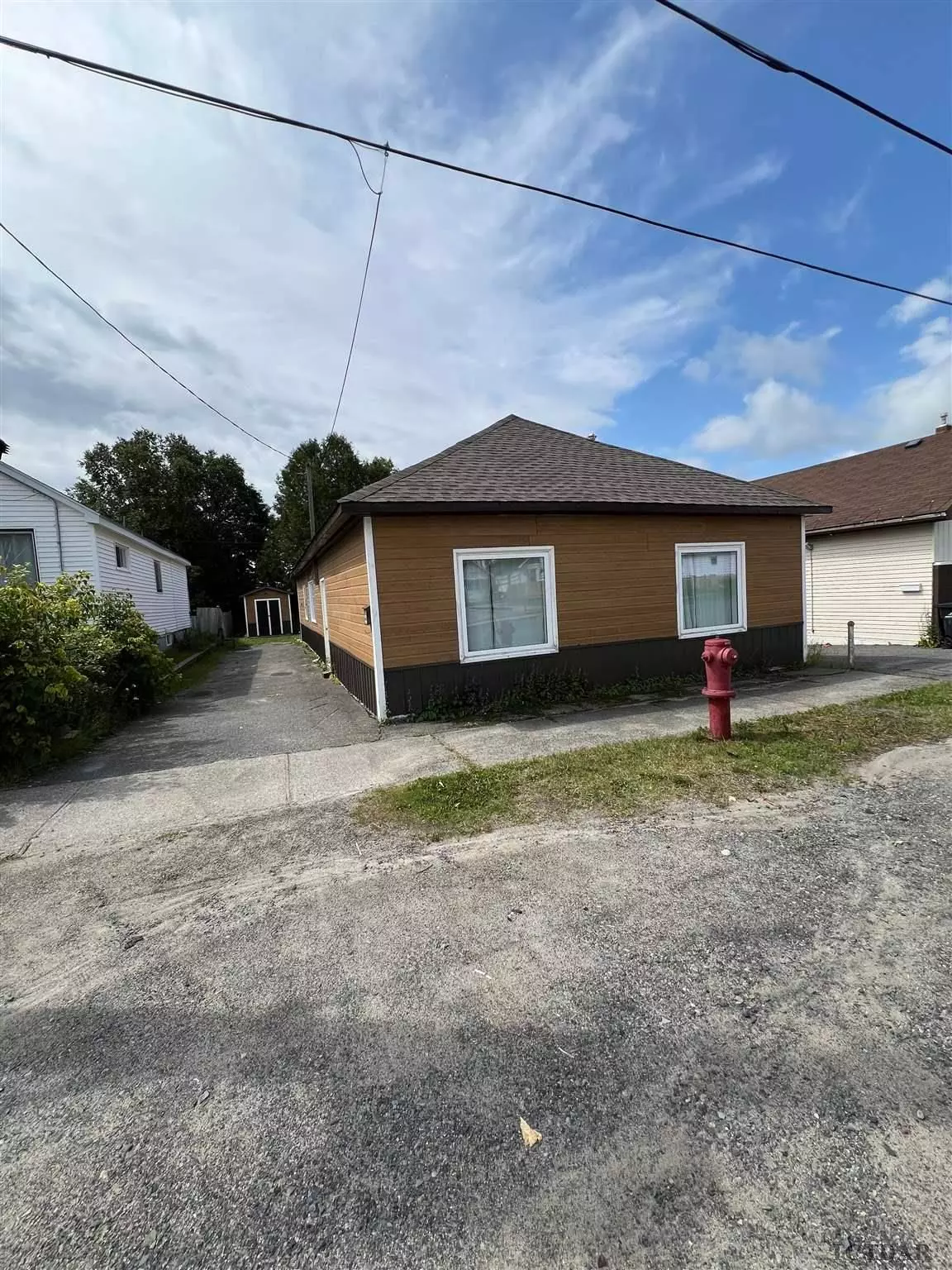 Kirkland Lake, ON P2N 2N3,107 Poplar ST