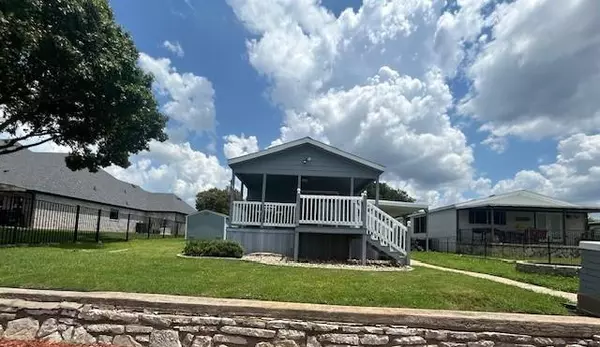 4016 Lands End Court, Granbury, TX 76048