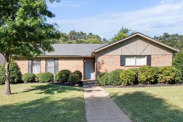 6300 Willow Springs Drive,  Arlington,  TX 76001