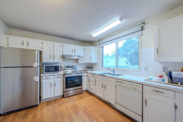 Calgary, AB T2A 5X8,544 Radley WAY Southeast