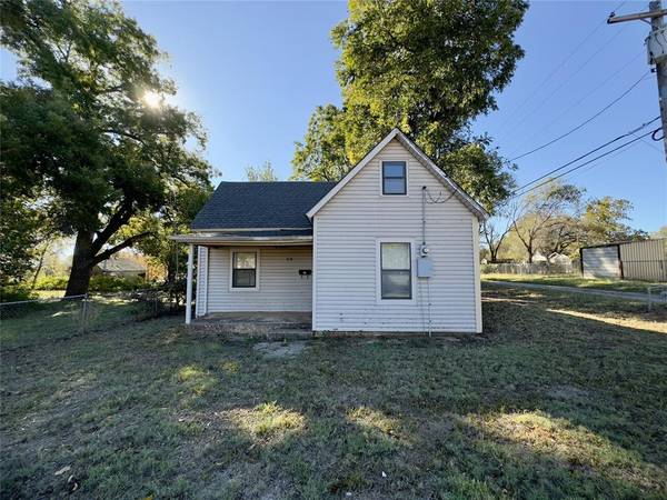 318 E Johnson Street, Mangum, OK 73554