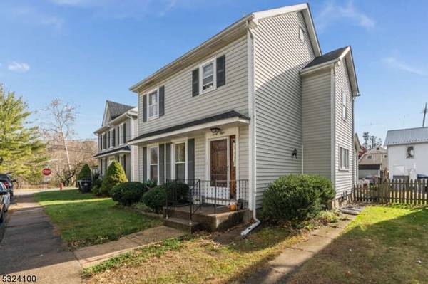 28 Maple St, Milford Boro, NJ 08848