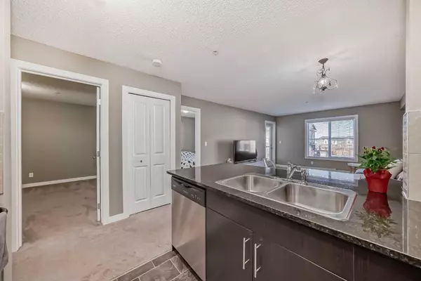 Calgary, AB T2X2B9,81 Legacy BLVD SE #3309