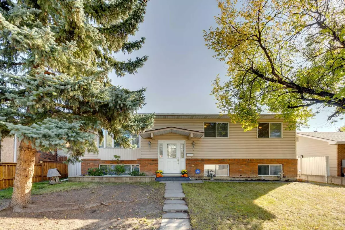 Calgary, AB T1Y 3C1,311 Temple Close Northeast