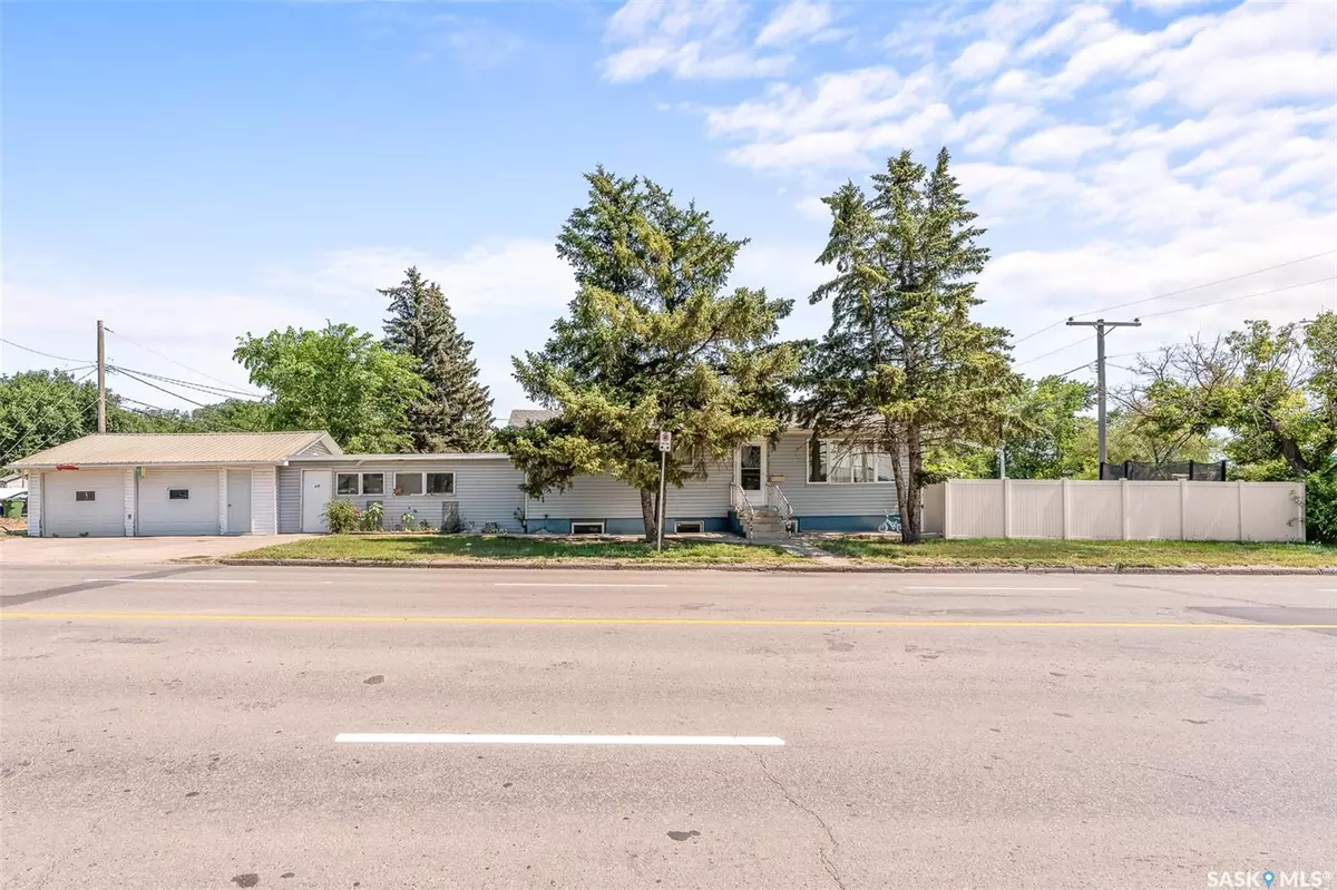 Moose Jaw, SK S6H 4H6,415 9th AVENUE NW