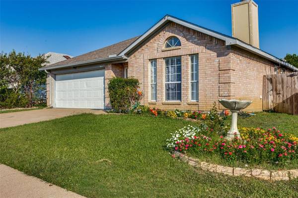 945 Tennessee Trail,  Arlington,  TX 76017