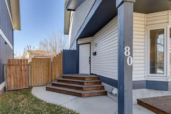 Calgary, AB T2W 4N1,80 Woodglen Close SW