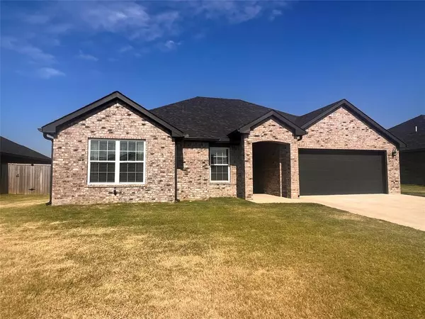 108 Midway Meadows Street, Pottsboro, TX 75076