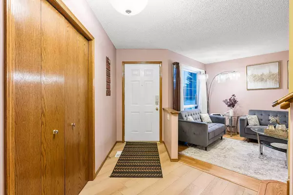 Calgary, AB T3A 5K5,9838 Hidden Valley DR NW