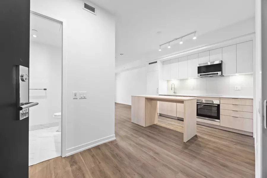 863 St. Clair AVE W #302, Toronto C02, ON M6C 0B2