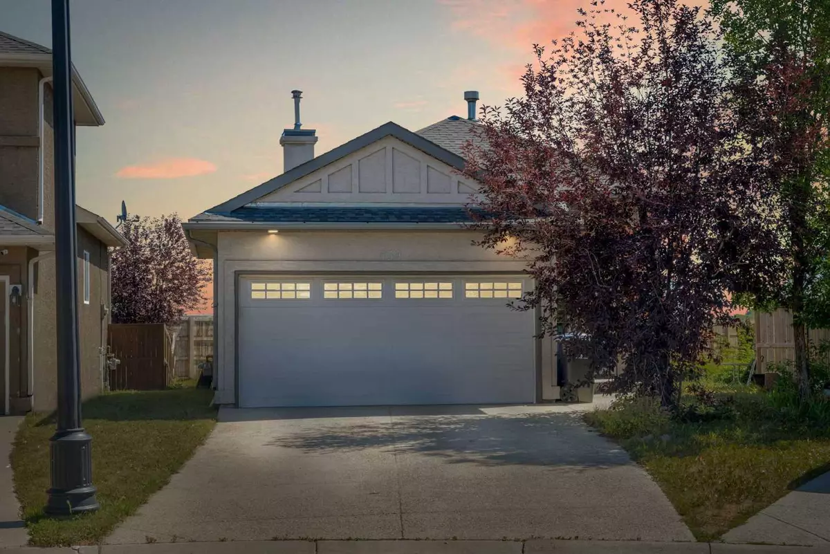 Chestermere, AB T1X 0A3,539 East Lakeview PL