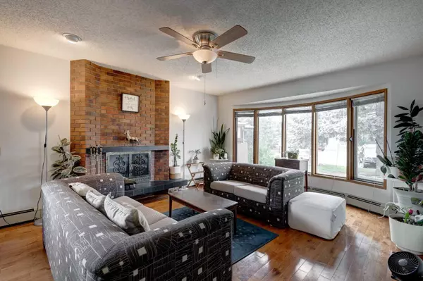 Calgary, AB T2A 6G3,84 Fonda Close SE