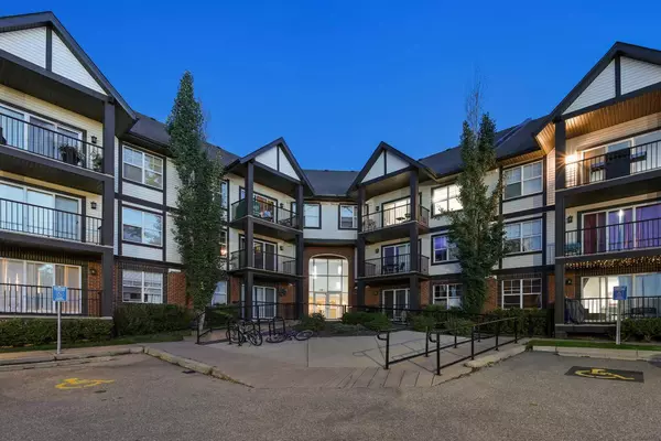 250 NEW BRIGHTON Villas SE #110, Calgary, AB T2Z 0T8