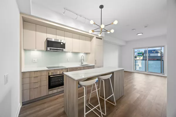 863 St. Clair AVE W #203, Toronto C02, ON M6C 0B2