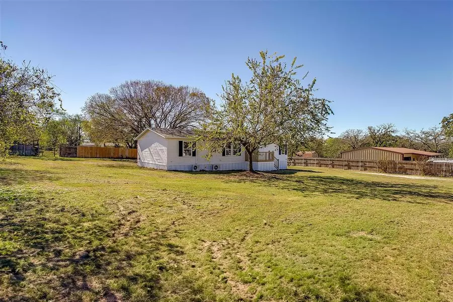 3804 Woodview Drive, Joshua, TX 76058