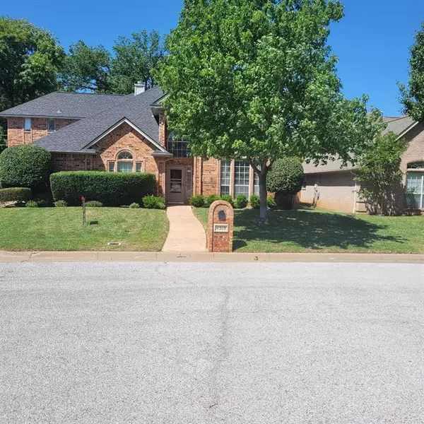 4519 Edge Creek Lane, Arlington, TX 76017