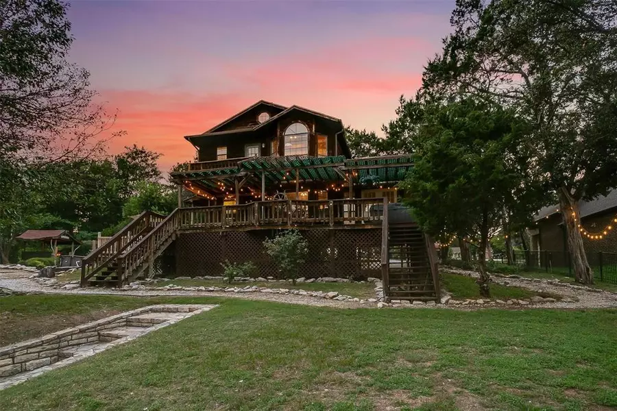 1209 Comanche Cove Drive, Granbury, TX 76048