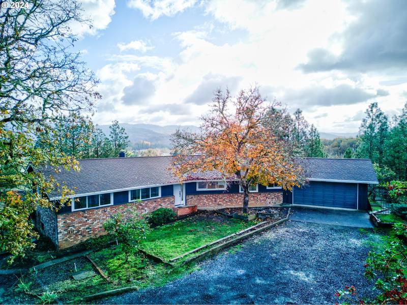 6497 GARDEN VALLEY RD, Roseburg, OR 97471