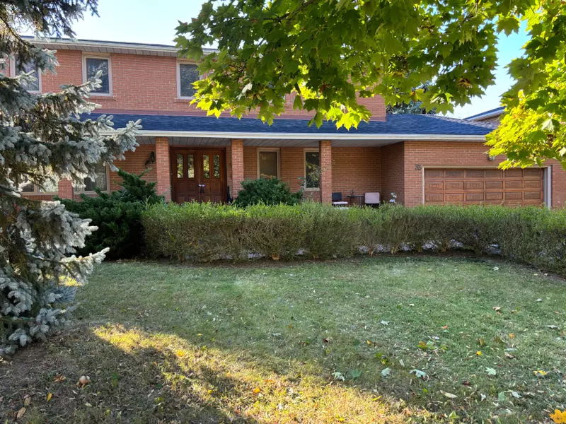 33 Sunnywood CRES, Richmond Hill, ON L4C 6W2