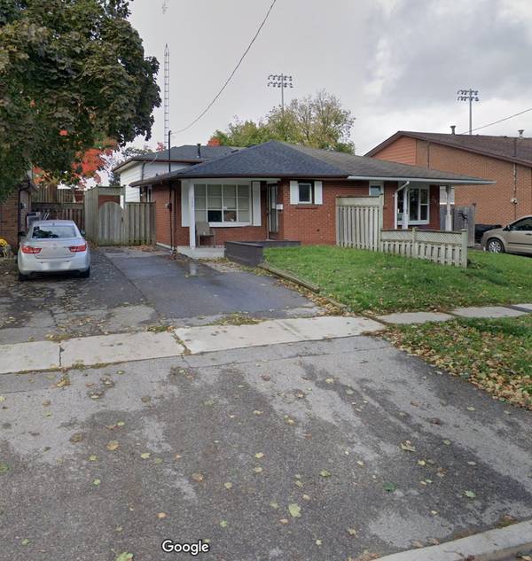 242 Vancouver ST #Lower, Oshawa, ON L1J 5X4