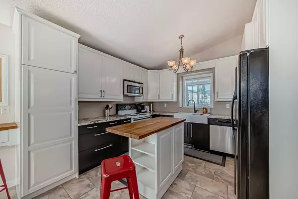 Calgary, AB T3K4L6,962 Harvest Hills DR NE