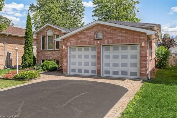 Quinte West, ON K8V 6N1,9 FORCHUK CRES