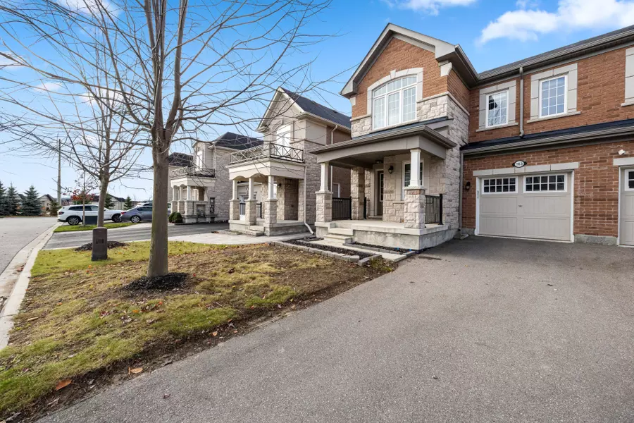 163 Payne CRES, Aurora, ON L4G 0M7