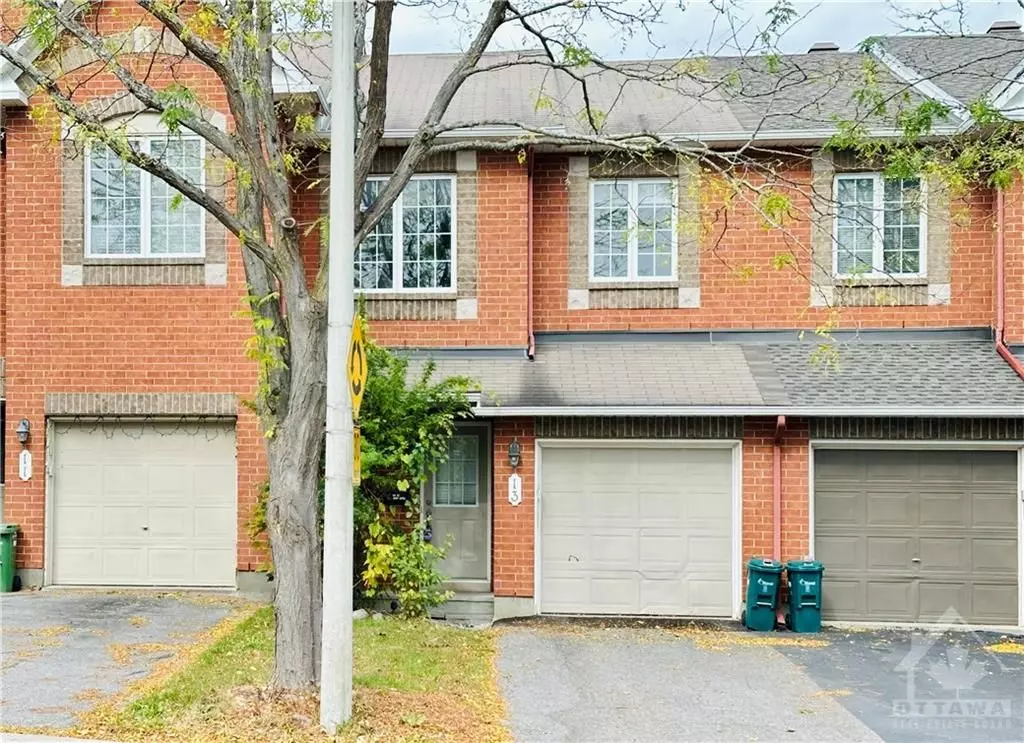 Barrhaven, ON K2G 6X1,13 FAIRPARK DR