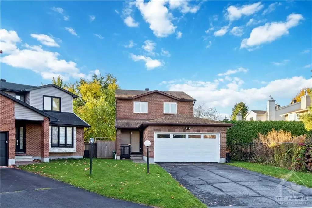 Cityview - Parkwoods Hills - Rideau Shore, ON K2E 7R2,6 SHADETREE CRES