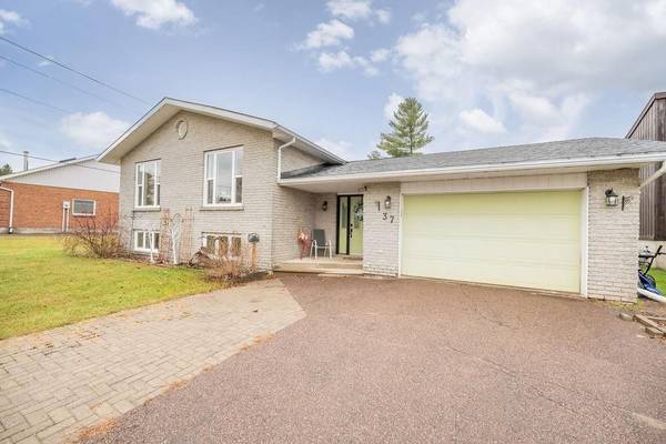 37 THOMAS ST, Deep River, ON K0J 1P0