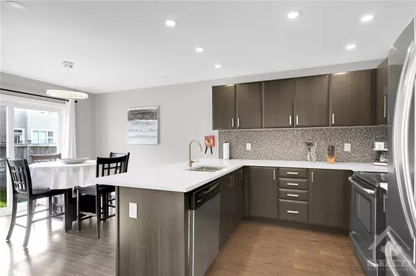 Barrhaven, ON K2J 5X1,411 MEADOWHAWK CRES