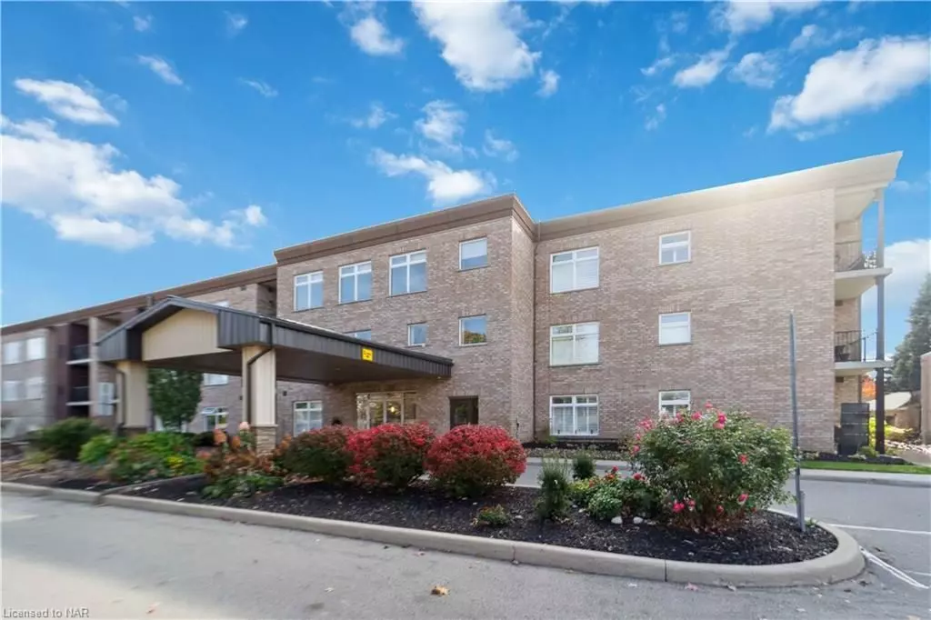 Niagara Falls, ON L2E 6L5,4644 PETTIT AVENUE AVE #221