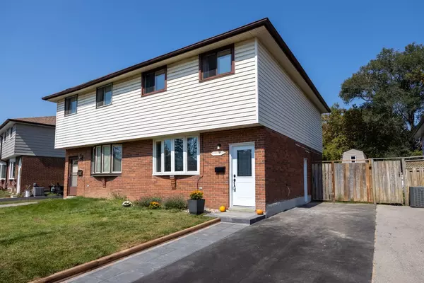 Durham, ON L1J 3T8,233 Kinmount CRES