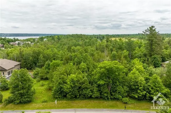 Constance Bay - Dunrobin - Kilmaurs - Woodlawn, ON K0A 1T0,1015 JULIA CT