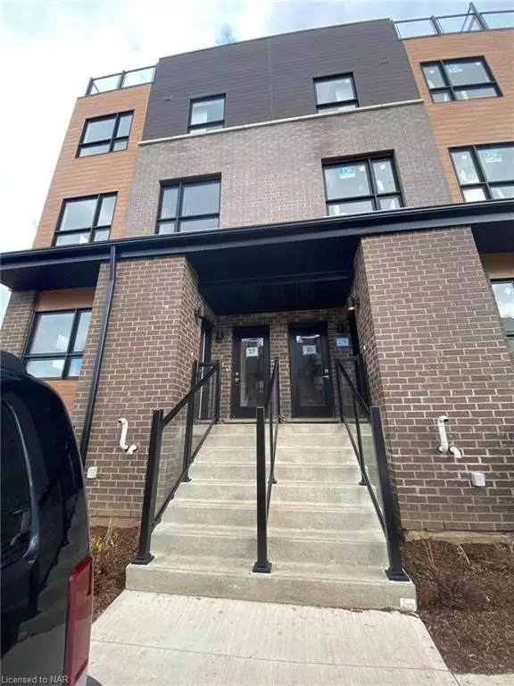 Niagara Falls, ON L2E 0C1,6705 CROPP ST #28