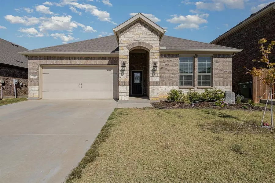 11217 Los Alamos Drive, Aubrey, TX 76227