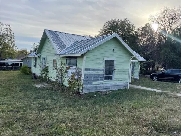 801 W Belknap Street, Jacksboro, TX 76458