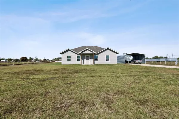 3304 Chinaberry Lane, Joshua, TX 76058