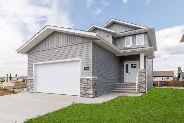 74 Palmer CIR, Blackfalds, AB T0M 0J2