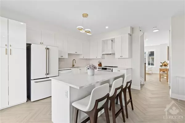 Barrhaven, ON K2J 6W5,3000 TRAVERTINE WAY